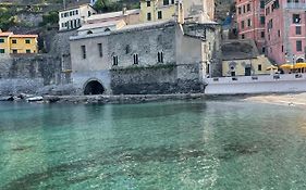Sotto Il Castello Di Vernazza - Genovainrelax